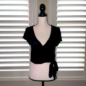 ❤️‍🔥Urban Outfitters Wrap around top❤️‍🔥